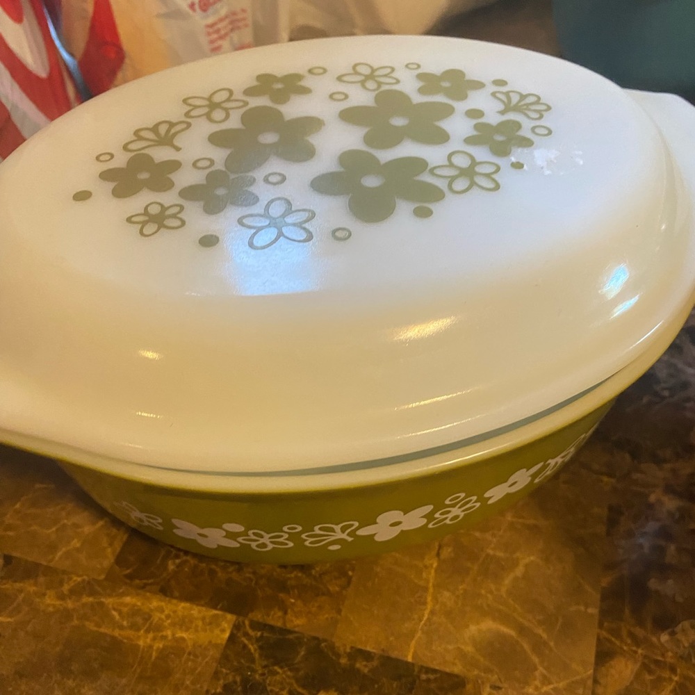 Pyrex Quart Spring Blossom Oval  Bowl with Lid Green/White
